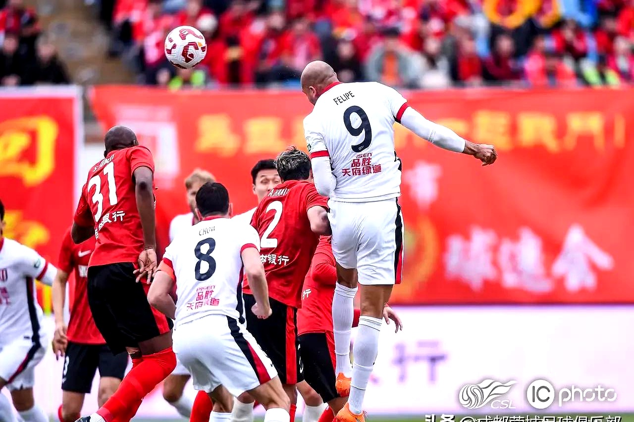 成都蓉城迎欧篮联关键赛;窗口期战术微调;引发热议;年轻球员得到机会(成都蓉城足球俱乐部官网) 成都蓉城迎欧篮联关键赛;窗口期战术微调;引发热议;年轻球员得到机会(成都蓉城足球俱乐部官网)