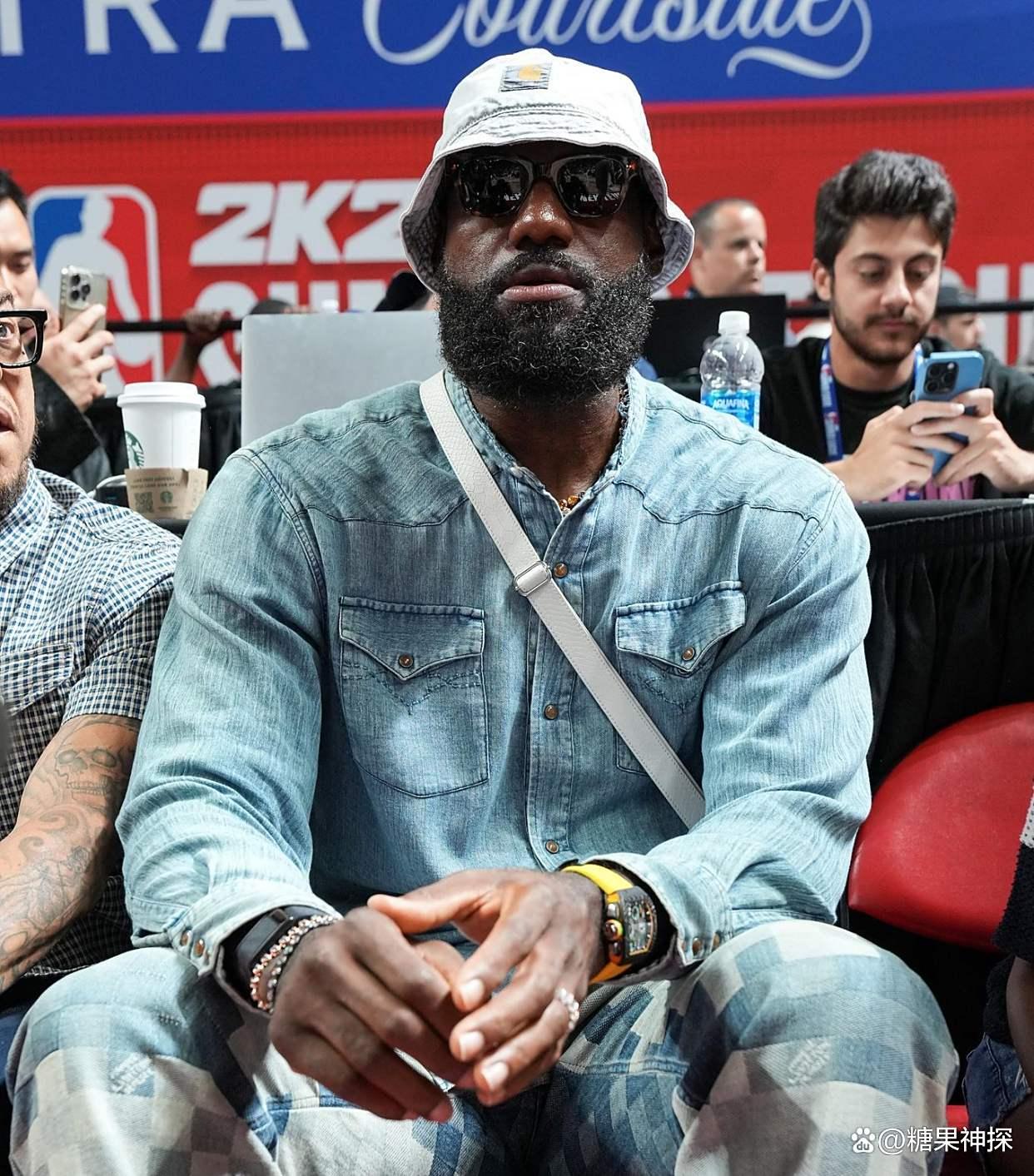 包含国际比赛日洛杉矶湖人调整名单以备德甲；内部沟通环节打磨；球迷炸锅；资深球员宣示担当的词条